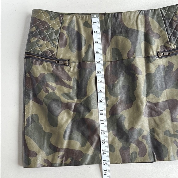 Sam Edelman Camo Green Mini Skirt Faux Leather Fully Lined - Picture 14 of 16